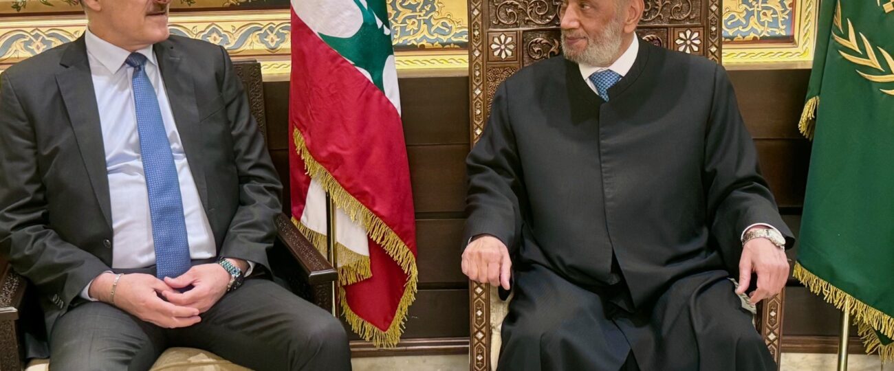 استقبل مفتي الجمهورية اللبنانية الشيخ عبد اللطيف دريان في دار الفتوى  النائب بلال عبد الله