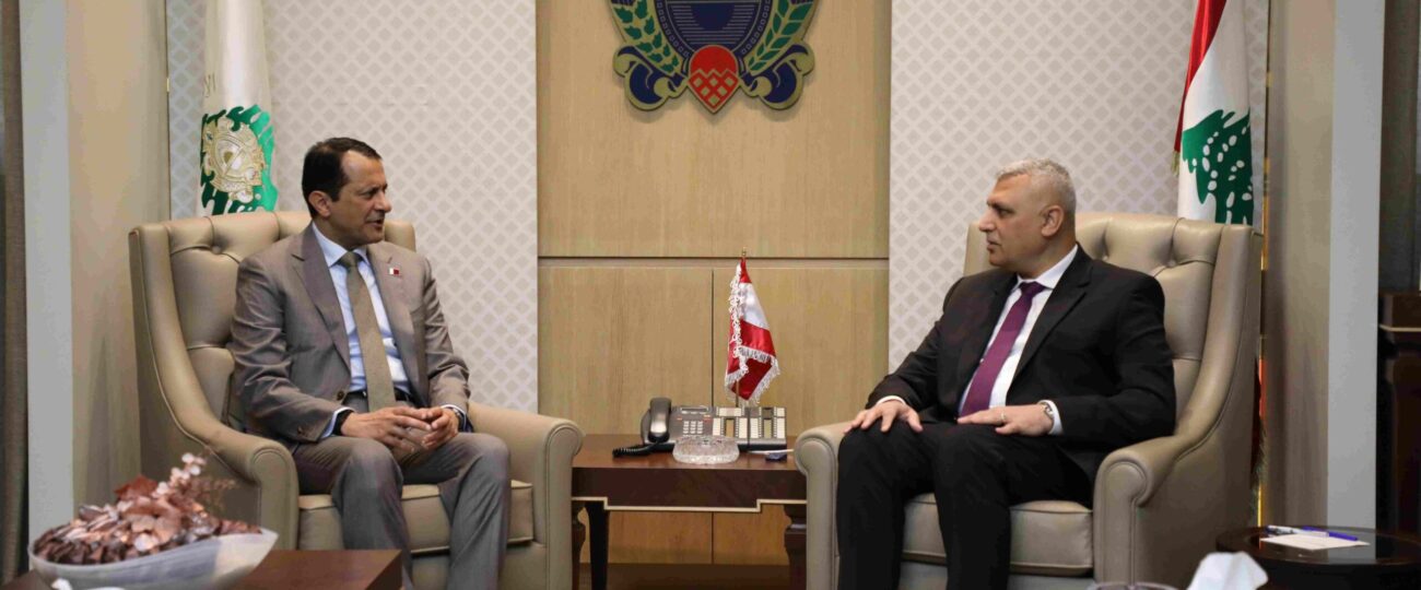 استقبل المدير العام للأمن العام اللواء حسن شقير في مكتبه السفير القطري في لبنان الشيخ سعود بن عبد الرحمن آل ثاني