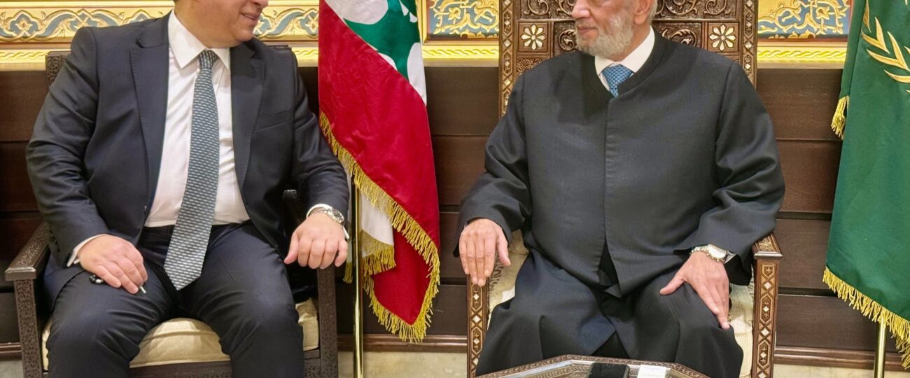 استقبل مفتي الجمهورية اللبنانية الشيخ عبد اللطيف دريان في دار الفتوى الأمين العام لاتحاد المصارف العربية الدكتور وسام فتوح