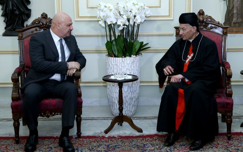 رئيس الجمهورية واللبنانية الاولى شاركا في قداس احد القيامة في بكركي