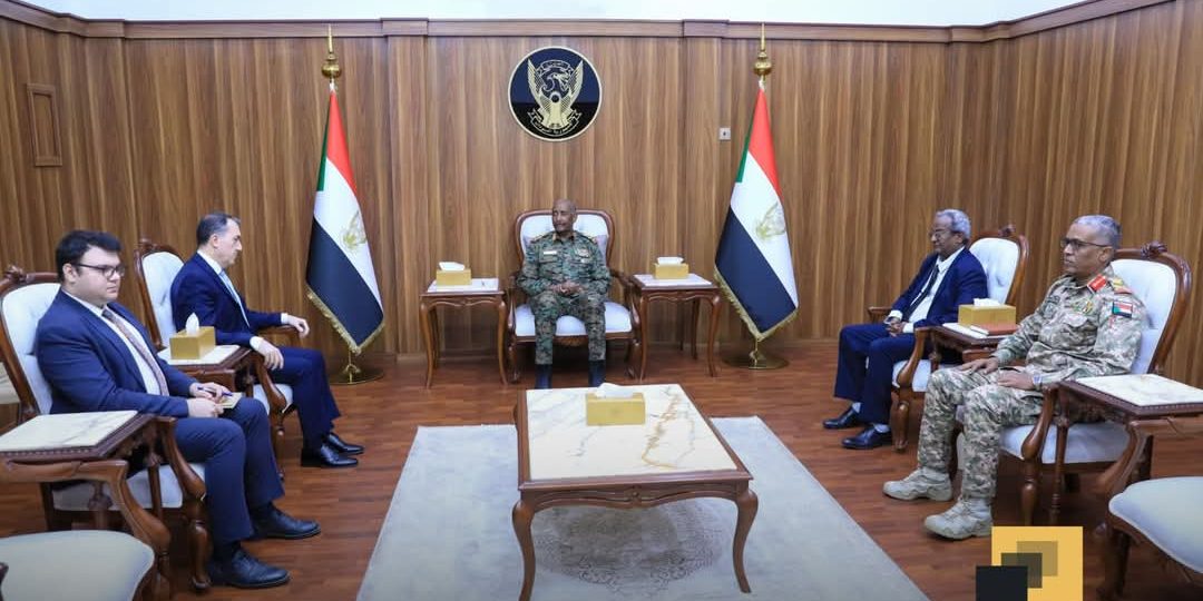 رئيس مجلس السيادة  يلتقي السفير التركي لدى السودان