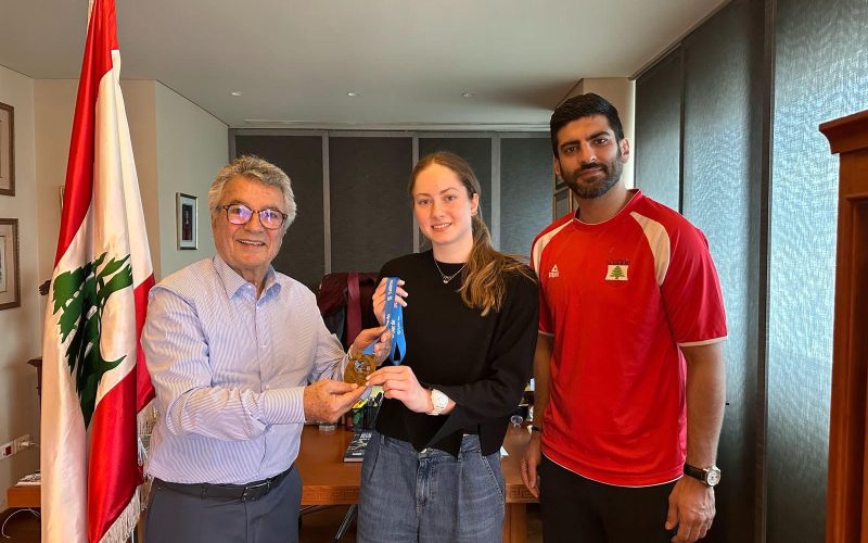 ليتيسيا عون قدّمت ذهبية “إستونيا” إلى المقدسي