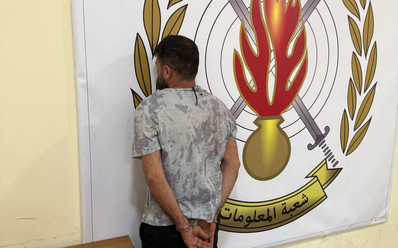 مطلوب للقضاء بجرائم سلب بقوة السلاح، سرقة، وتأليف عصابة سرقة سيارات ودراجات آلية، في قبضة شعبة المعلومات