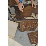 بعد توقيف مهرّب،مكتب مكافحة المخدرات المركزي يضبط كمية مخدرات مخبأة في كراسي وطاولات داخل سيارة بطريقة احترافية