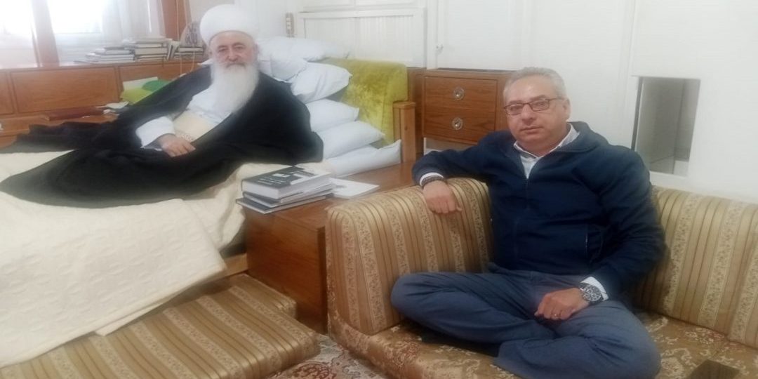 د. هشام الأعور يزور المرجع الروحي الشيخ أمين الصايغ ويقدم له كتابه الصادر مؤخراً