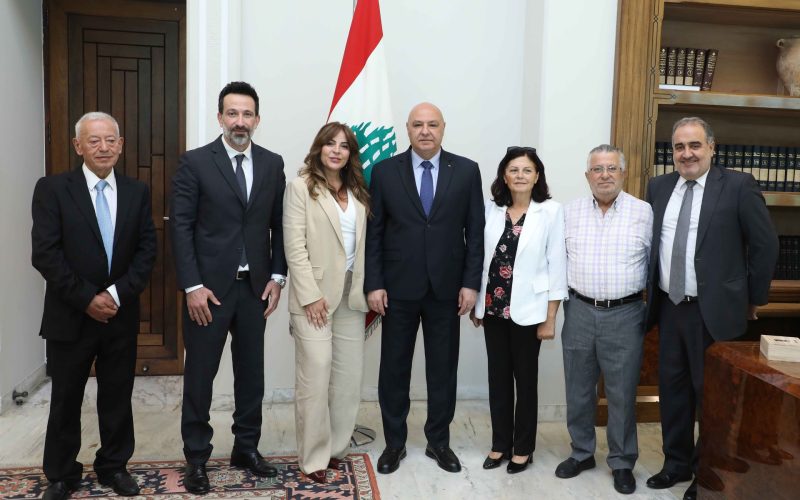 رئيس الجمهورية إستقبل وزير المالية الذي عرض عمل الوزارة  والقوانين ذات الصلة وملف التعيينات