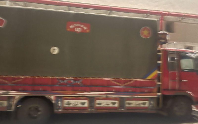 “الريجي” كمنت لشاحنة في بيروت وضبطت فيها مصنوعات تبغية مهربة