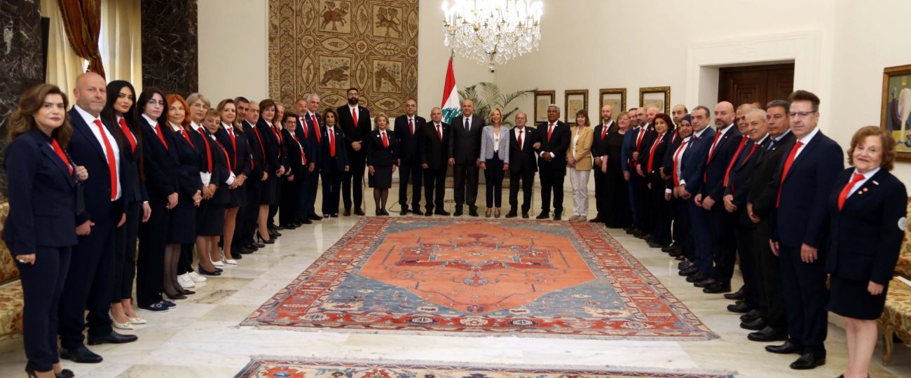 لمناسبة الثامن من أيار اليوم العالمي للصليب الأحمر والهلال الأحمر: الرئيس عون دعا اللبنانيين لدعم الصليب الأحمر اللبناني  كي يبقى صمام أمان وملاذا آمنا  في احلك الظروف واصعبها