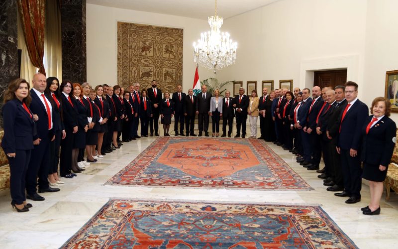 لمناسبة الثامن من أيار اليوم العالمي للصليب الأحمر والهلال الأحمر: الرئيس عون دعا اللبنانيين لدعم الصليب الأحمر اللبناني  كي يبقى صمام أمان وملاذا آمنا  في احلك الظروف واصعبها