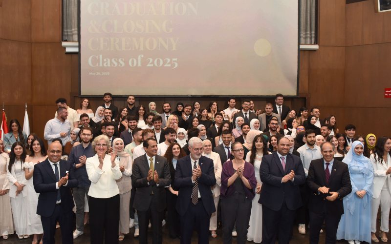 برنامج قطر للمنح الدراسية – التعليم فوق الجميع في الجامعة الأميركية في بيروت يحتفل بتخريج 93 طالبًا