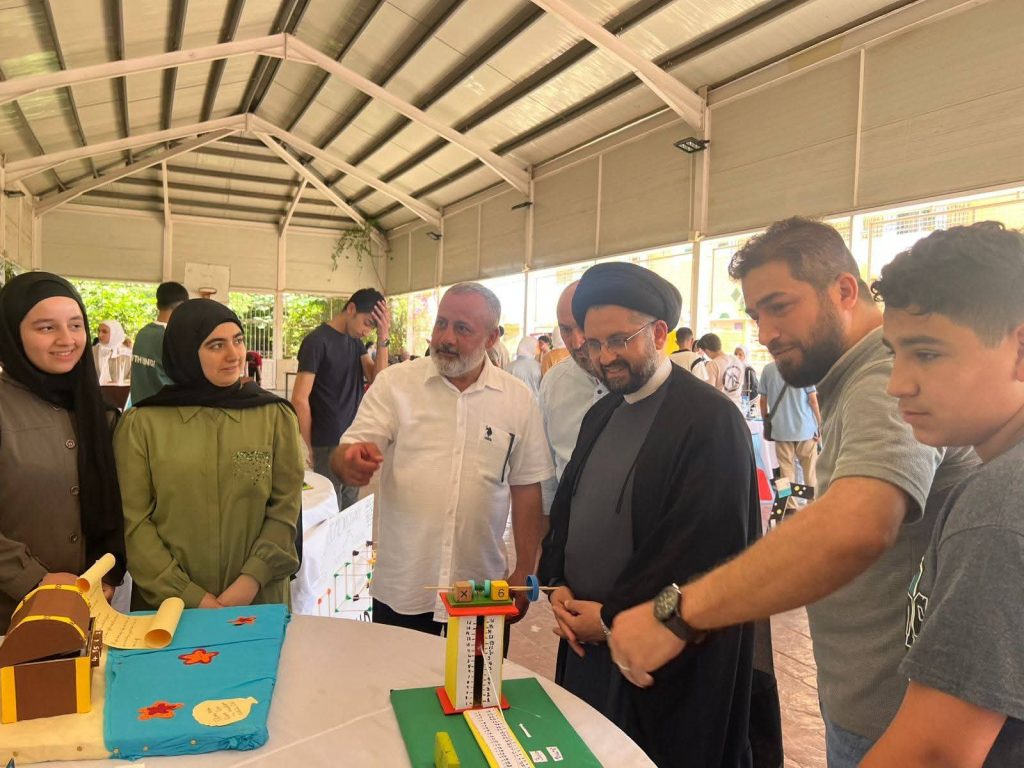 السيد جعفر فضل الله مفتتحا المعرض السنوي في ثانوية الصادق(ع) في جويا: ثقتنا كبيرة بهذا الجيل الذي سينهض بهذا الوطن على مختلف المستويات