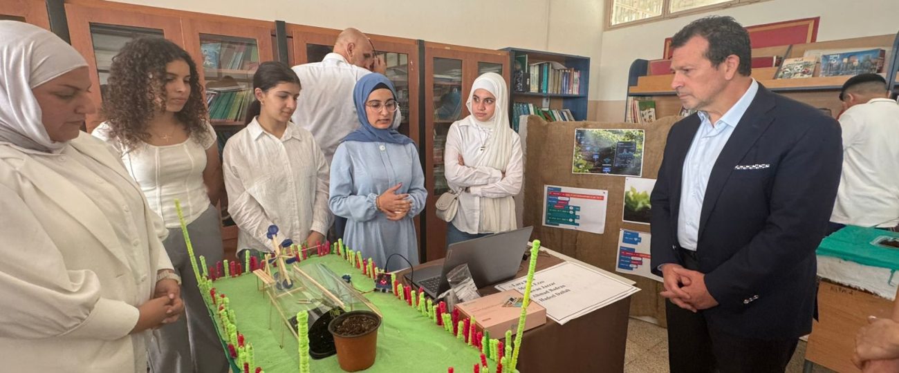 شحادة يزور ثانوية المستقبل الرسمية: التكنولوجيا مدخل لفرص العمل المستقبلية