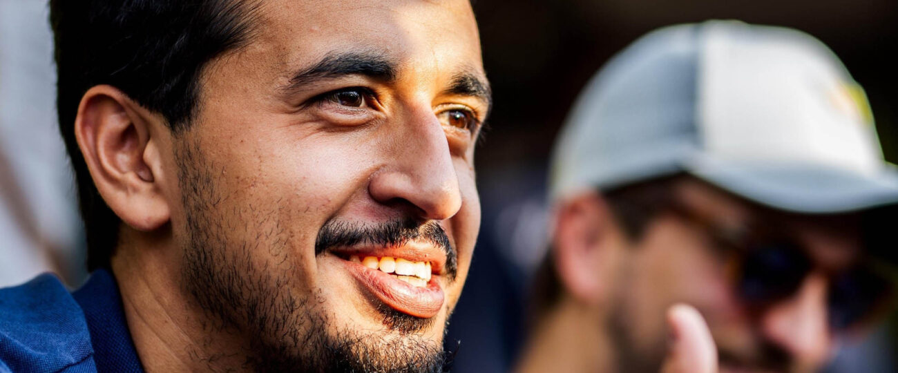 البطل العماني الفيصل الزبير وزميله في فريق “المنار” للسباقات ينز كلينغمان  يتطلعان لمزيد من النجاحات على  حلبة “ماني كور” في تحدي جي تي العالمي للسباقات القصيرة