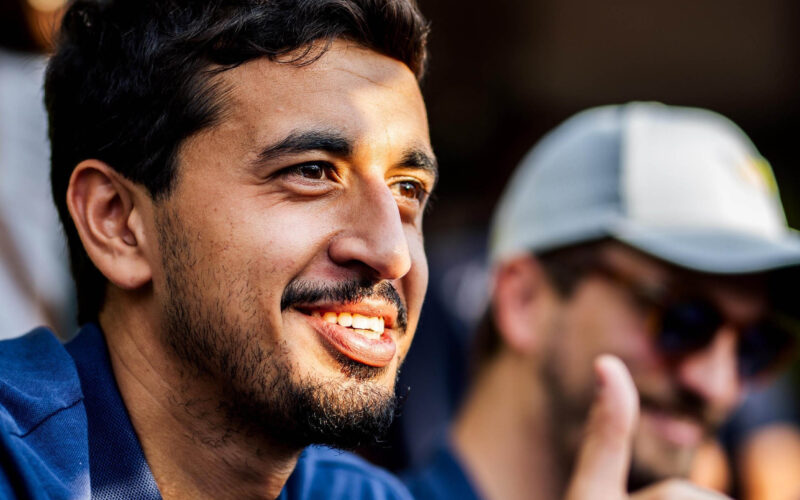 البطل العماني الفيصل الزبير وزميله في فريق “المنار” للسباقات ينز كلينغمان  يتطلعان لمزيد من النجاحات على  حلبة “ماني كور” في تحدي جي تي العالمي للسباقات القصيرة