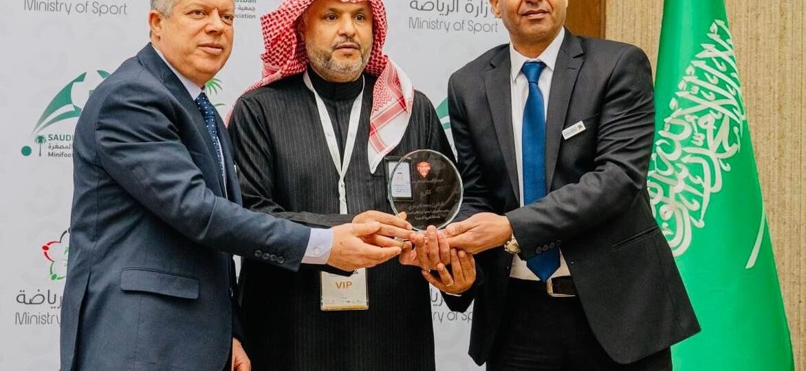 الدوسري يهنئ بن الحاج برئاسة الجامعة التونسية لكرة القدم المصغرة ويعد بدعم شامل لنهضة اللعبة