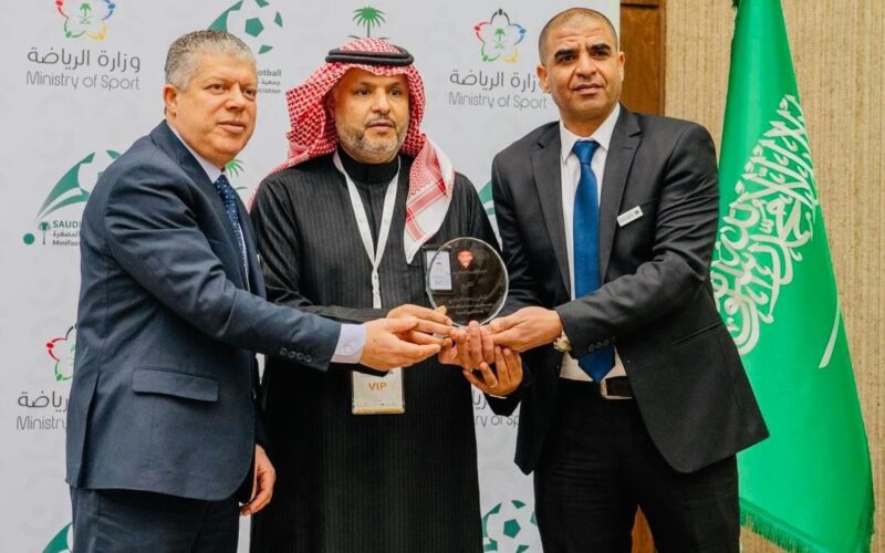 الدوسري يهنئ بن الحاج برئاسة الجامعة التونسية لكرة القدم المصغرة ويعد بدعم شامل لنهضة اللعبة