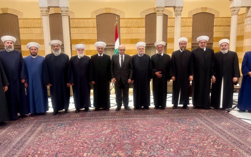 استقبل رئيس مجلس الوزراء القاضي نواف سلام في السراي الحكومي مساء أمس مفتي الجمهورية اللبنانية الشيخ عبد اللطيف دريان استقبل رئيس مجلس الوزراء القاضي نواف سلام في السراي الحكومي مساء أمس مفتي الجمهورية اللبنانية الشيخ عبد اللطيف دريان