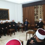 العلامة فضل الله واصل استقبال المعزين برجيل والدته وعلى رأسهم شيخ العقل ابي المني