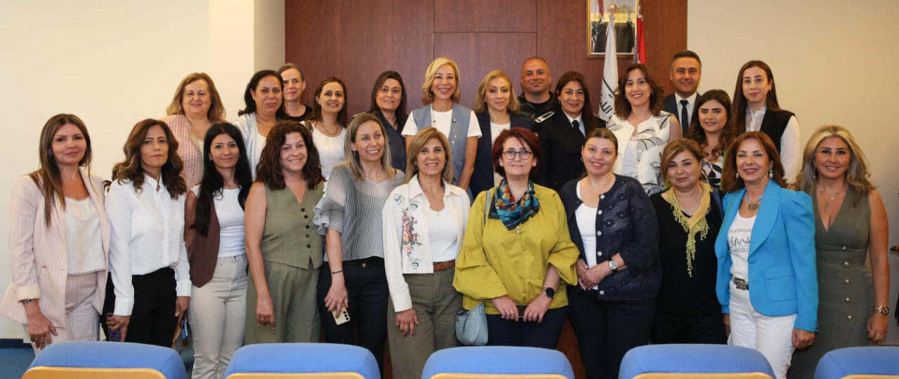 الهيئة الوطنية لشؤون المرأة اللبنانية برئاسة اللبنانية الأولى السيدة نعمت عون تنظّم لقاءً تعارفياً وتشاركياً مع ضابطات وضباط الارتكاز الجندري ومع موظفات وموظفين في الوزارات والإدارات العام