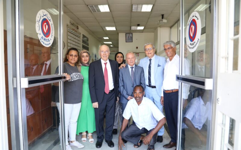 “عامل” تستقبل رمزاً من رموز الفكر والنضال الجزائري: الدكتور كمال بوشامة سفير الجزائر الشقيقة بلد المليون شهيد في زيارة إلى مقر المؤسسة و مبنى عامل في حارة حريك.