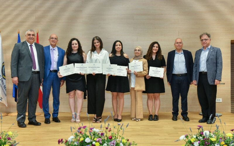 جامعة الروح القدس تخرّج أول دفعة من دبلوم التصلب اللويحي… محطة رائدة في التعليم الطبي التخصّصي