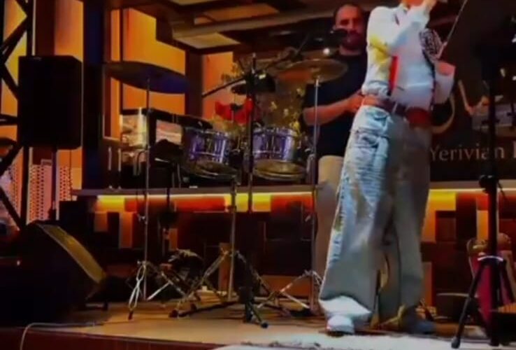 جو رعد يُشعل المسرح السعودي  في الرياض Yerivian Restaurant  يغني للفنانة ميادة الحناوي “انا بعشك “ويتألق بألوان غنائية عربية متنوعة