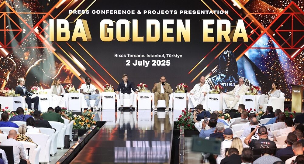 رئيس الاتحاد الدولي للملاكمة عمر كريمليف ينضم إلى ترنس كروفود وتايسون فيوري للإعلان عن انطلاق العصر الذهبي للاتحاد