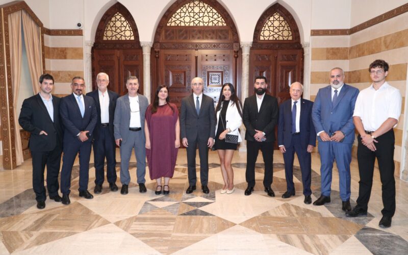 زار ممثلون عن 18 مجموعة اغترابية وزير الداخلية والبلديات، يوم الاثنين 28 تموز 2025، في إطار السعي لضمان حق اللبنانيين غير المقيمين بالاقتراع العادل والمتساوي.
