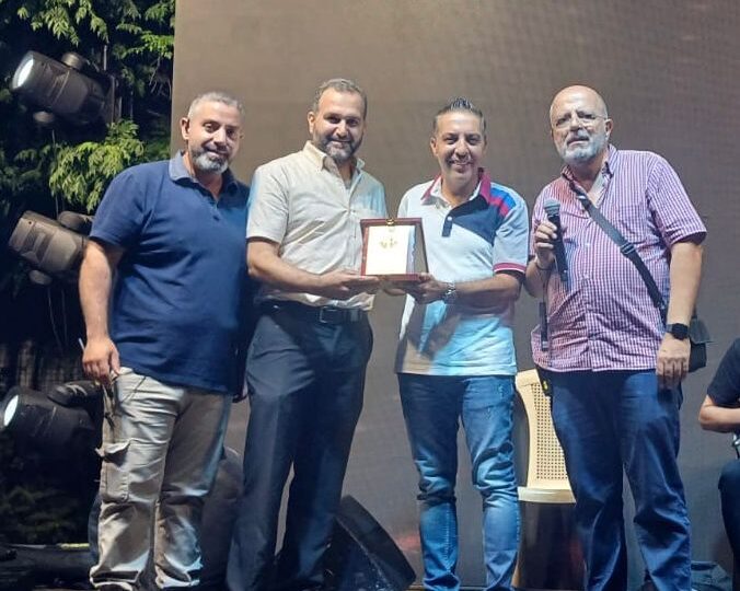 شبيبة مار الياس تعلبايا تكرّم الإعلامي طوني أبونعوم في مهرجان عيد مار الياس