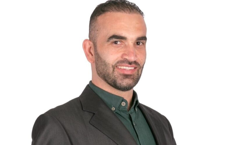 د. عمر العجمي: ما يناسب غيرك قد يكون مؤذياً لبشرتك!