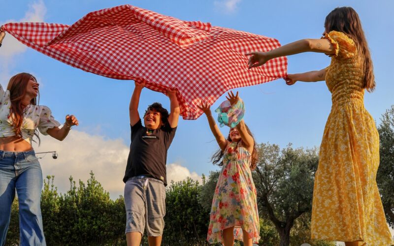 نزهة بإطار جديد مختلف The Grand Picnic يجمع الفرح والتصميم والمجتمع في قلب الطبيعة