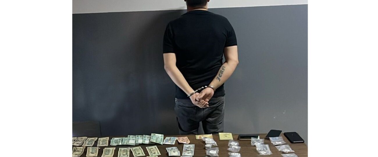 مروّج مخدّرات ينشط في كسروان وشعبة المعلومات توقفه وتضبط كميّة من المواد المخدّرة.